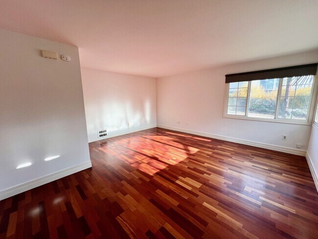 522 Prospect St Seattle, WA 98109 photo 3