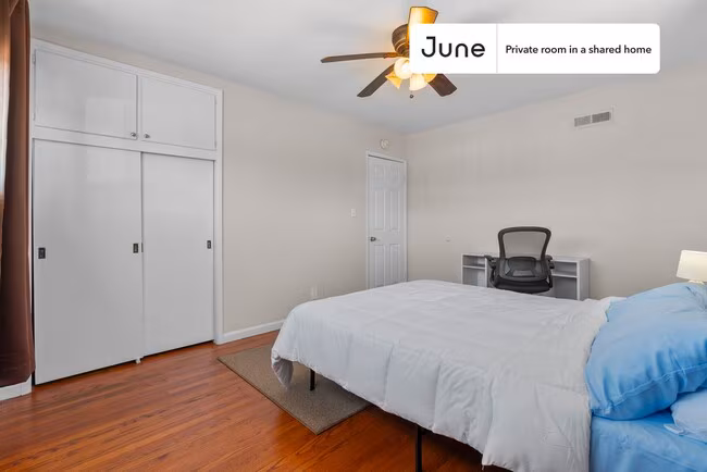 Room in Shared 7 bed/3 bath home photo 3