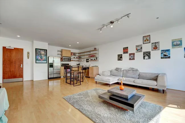 1201 Pine St Oakland, CA 94607 photo 3