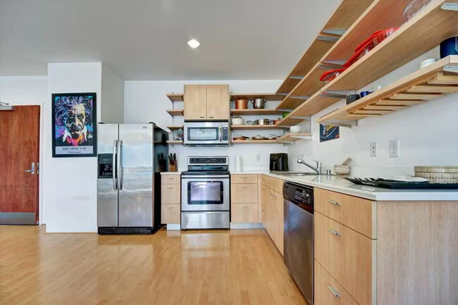 1201 Pine St Oakland, CA 94607 photo 4