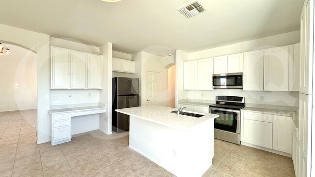 20428 North Jones Drive, Maricopa, AZ 85138 photo 2