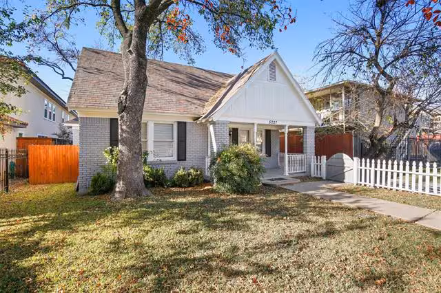 5227 Homer St Dallas, TX 75206 photo 2