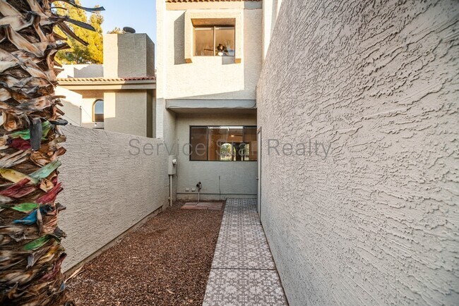 2524 S El Paradiso Mesa, AZ 85202 photo 4