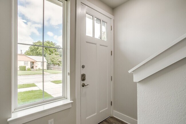3200 Forest Park Blvd Fort Worth, TX 76110 photo 4