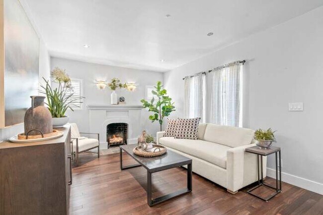 1494 McKendrie St San Jose, CA 95126 photo 2