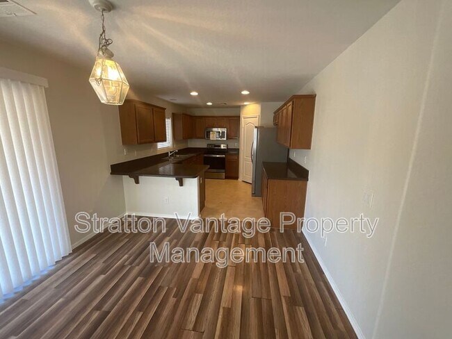 1064 S 167th Ln photo 4