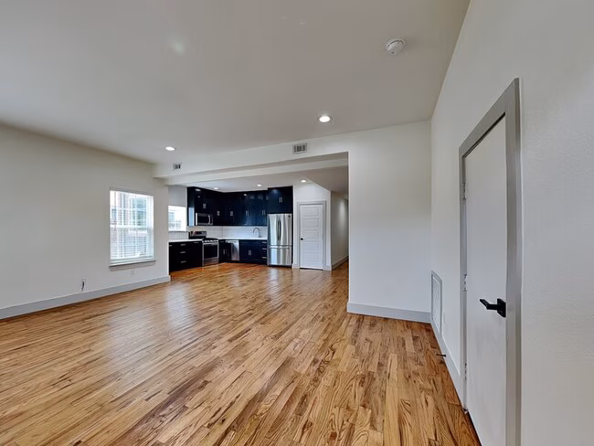 1023 North Madison Avenue, Dallas, TX 75208 photo 2