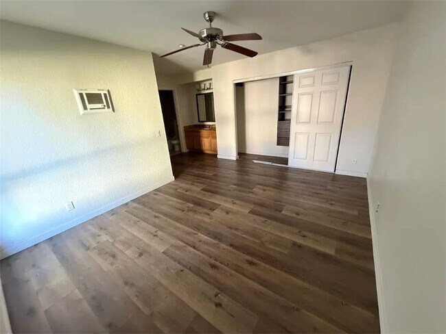 615 Fredricks Ave Oceanside, CA 92058 photo 4
