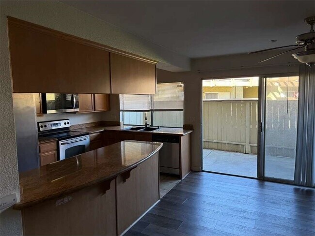 615 Fredricks Ave Oceanside, CA 92058 photo 2