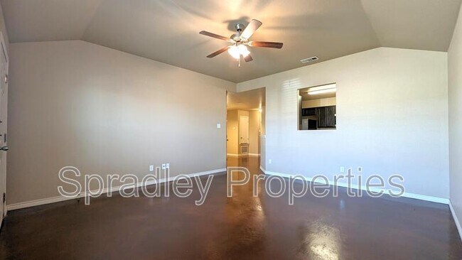 1561 Brady Wy Belton, TX 76513 photo 2