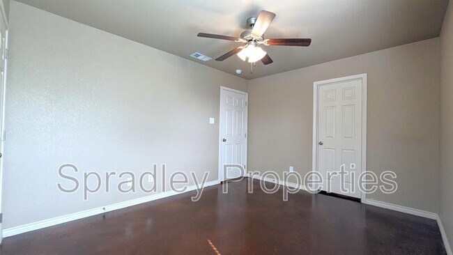 1561 Brady Wy Belton, TX 76513 photo 4