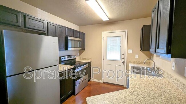 1561 Brady Wy Belton, TX 76513 photo 3