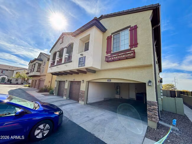 Beautiful Townhome in Great Location photo 2