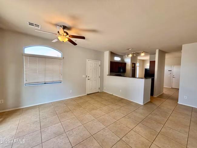 Beautiful Townhome in Great Location photo 3