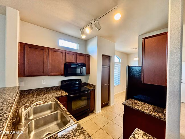 Beautiful Townhome in Great Location photo 5