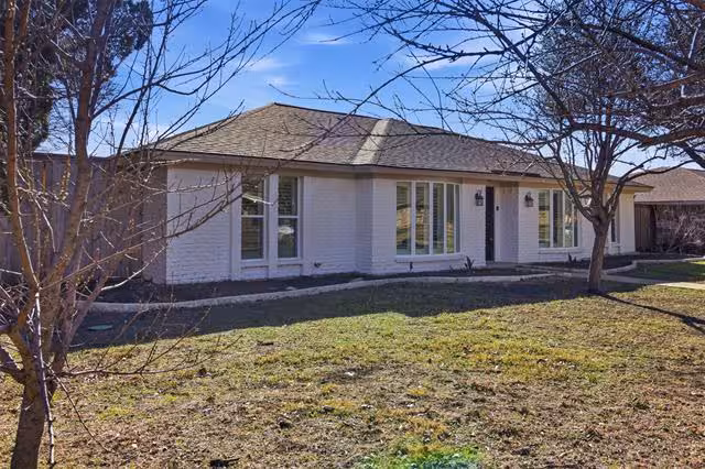 2504 Northcrest Dr Plano, TX 75075 photo 3