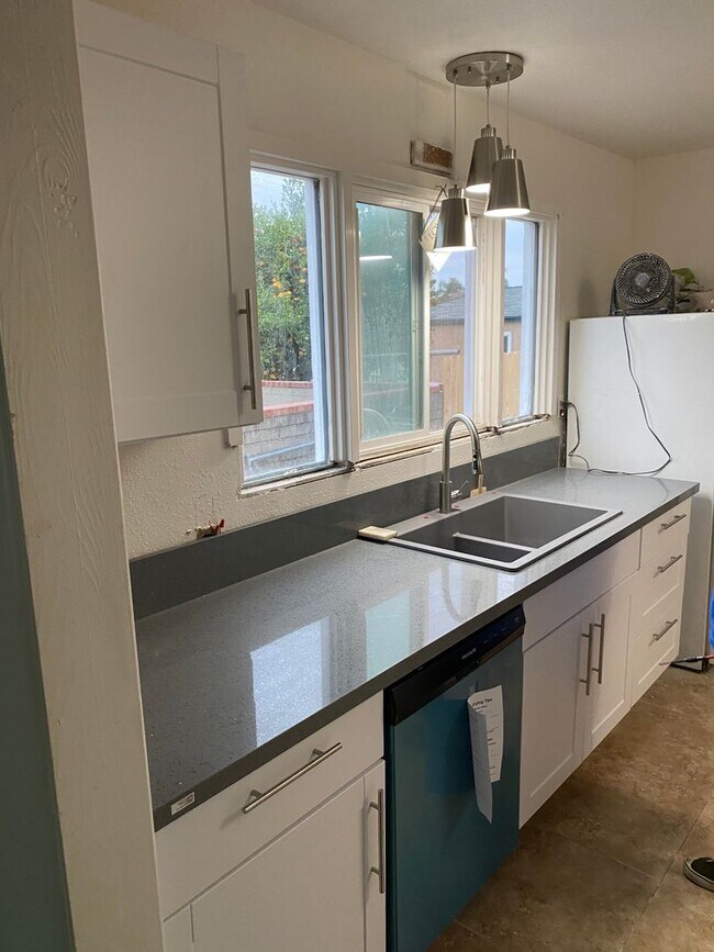 6228 Stewart St San Diego, CA 92115 photo 2