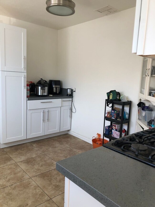 6228 Stewart St San Diego, CA 92115 photo 3