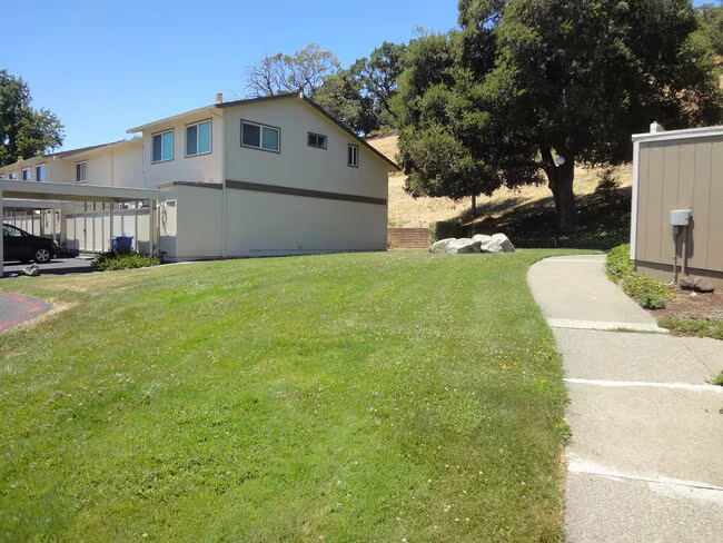 13B Oliva Dr Novato, CA 94947 photo 2