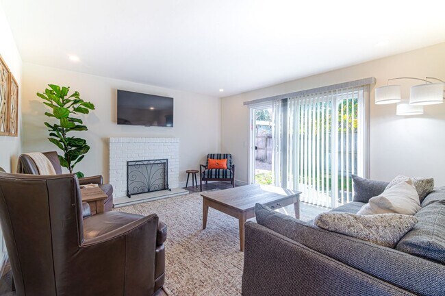 208 Vista Ct Sebastopol, CA 95472 photo 2