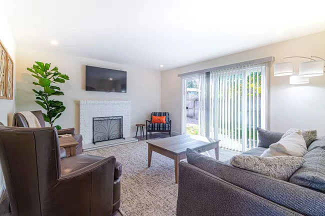 208 Vista Ct Sebastopol, CA 95472 photo 2