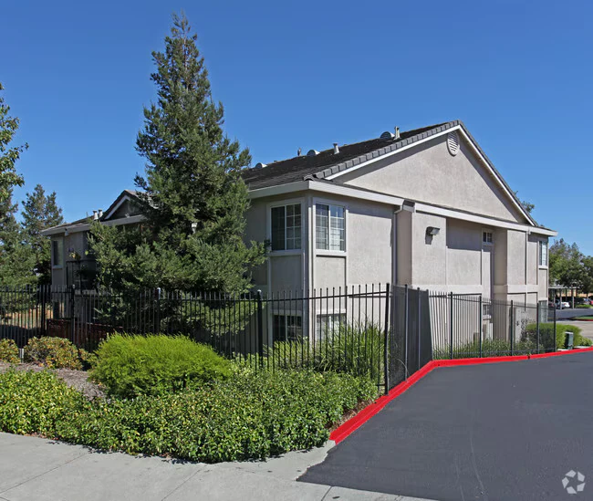 1BR/1BA Apartment on Woodcreek Drive Near Travis Blvd · Fairfield photo 2