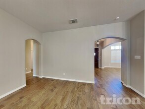 330 Abbott Lane, Waxahachie, TX 75165 photo 2