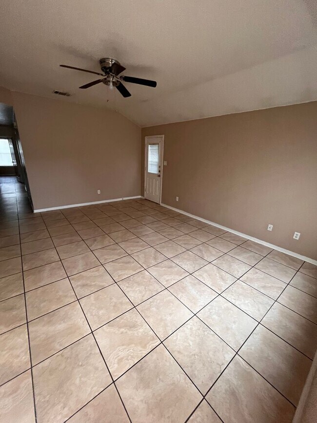 3302 Alicante Ct Killeen, TX 76542 photo 2