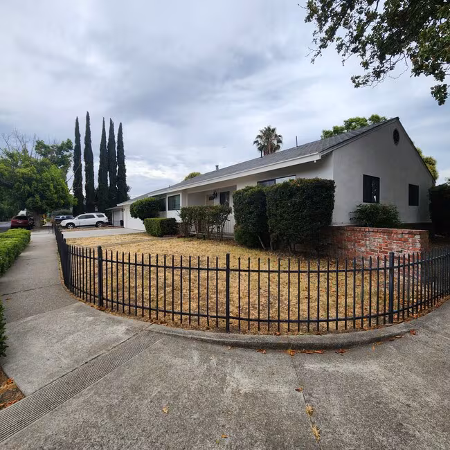 3 Br/ 2Bath Concord with bonus room photo 2