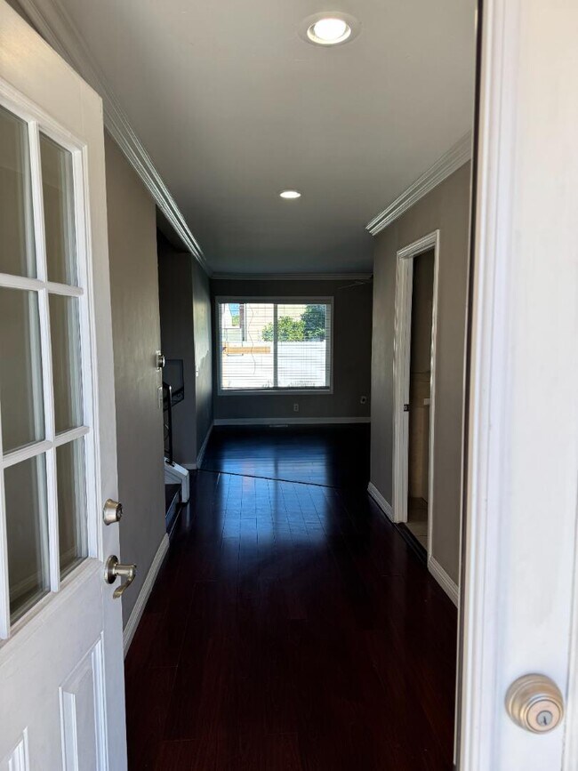 3041 Dardaina Dr San Diego, CA 92139 photo 2