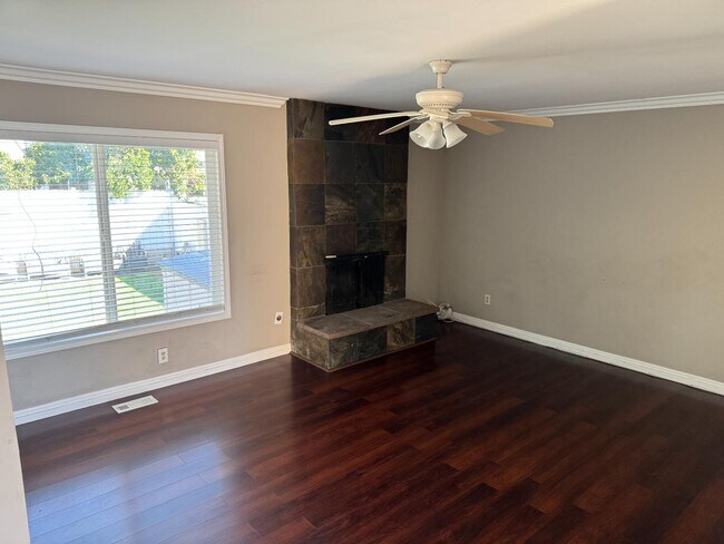 3041 Dardaina Dr San Diego, CA 92139 photo 3