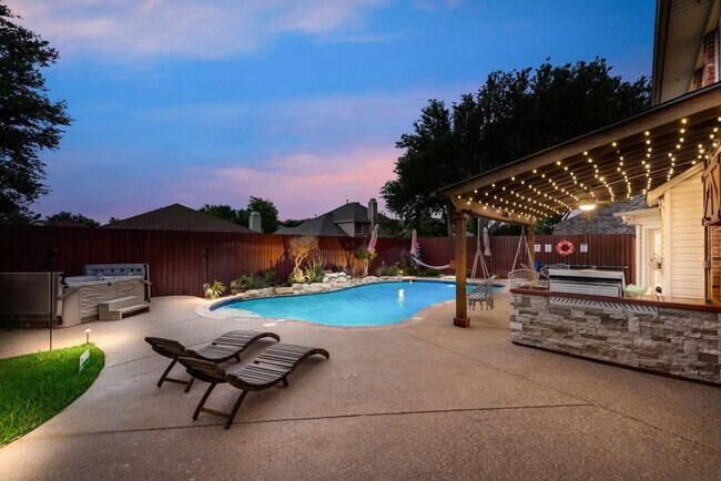 3933 Wisteria Ln Haltom City, TX 76137 photo 3