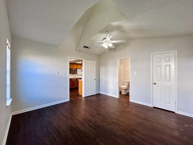 9317 Kempler Dr Austin, TX 78748 photo 4
