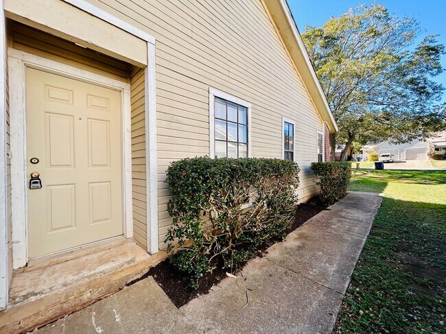 9317 Kempler Dr Austin, TX 78748 photo 2