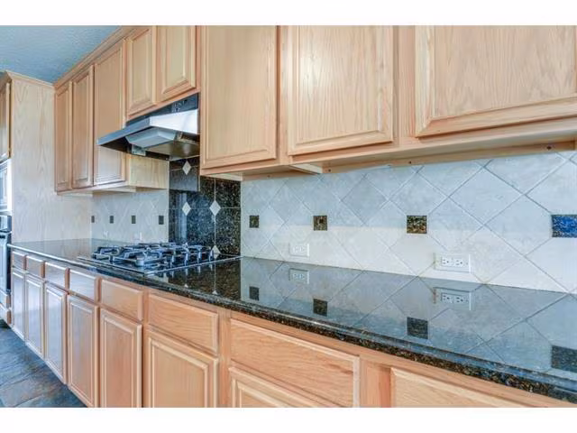 8316 Fountain Springs Drive, Plano, TX 75025 photo 4