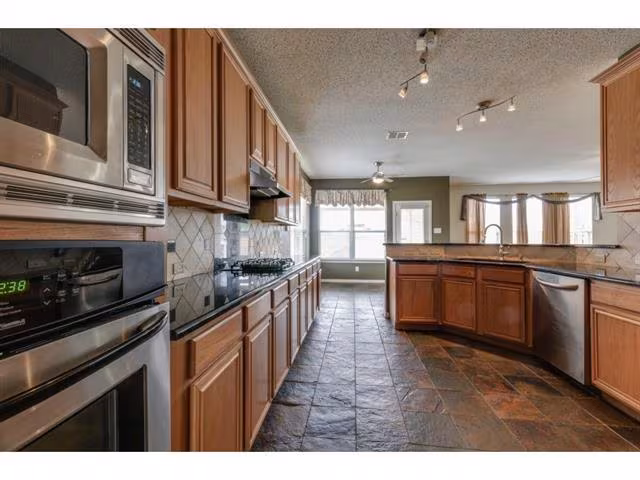 8316 Fountain Springs Drive, Plano, TX 75025 photo 2