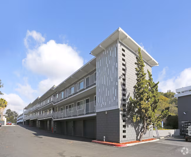 Mattox Apartments photo 3