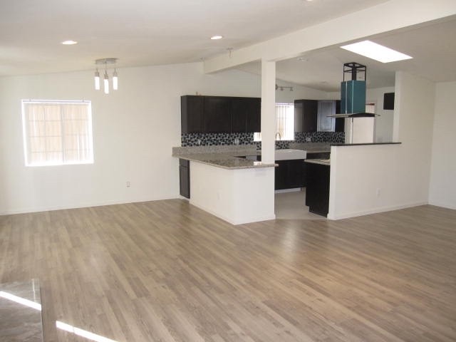 9433 Fullerton Ave San Diego, CA 92123 photo 2