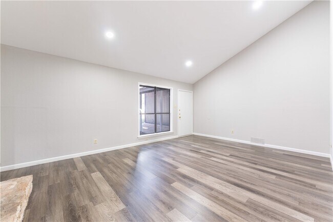 11905 Doubloon Cove Austin, TX 78759 photo 4