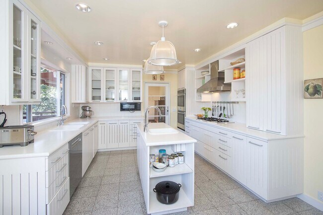 Gated 4bd/3ba Kentfield Home photo 5