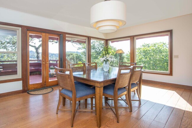 Gated 4bd/3ba Kentfield Home photo 2