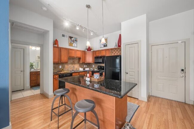 5298 Hidalgo Street, Houston, TX 77056 photo 2