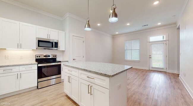720 S Hampton Rd Crowley, TX 76036 photo 2