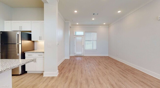 720 S Hampton Rd Crowley, TX 76036 photo 4