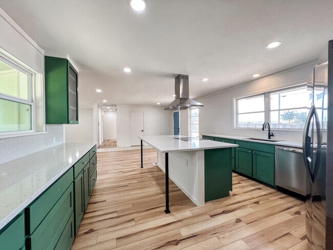 2093 Kuehler Ave New Braunfels, TX 78130 photo 5