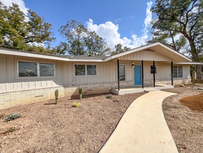 2093 Kuehler Ave New Braunfels, TX 78130 photo 3