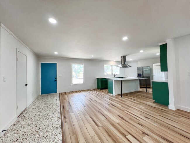 2093 Kuehler Ave New Braunfels, TX 78130 photo 4