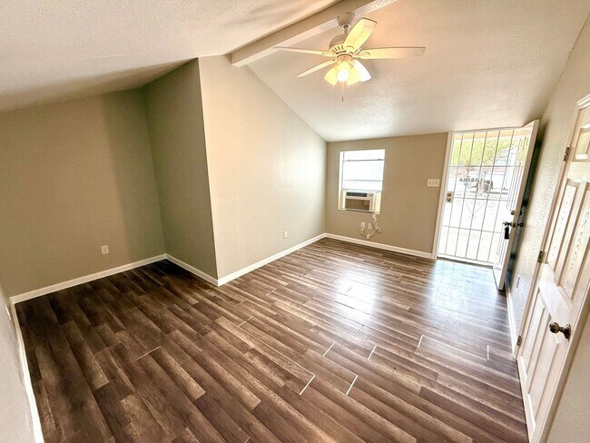 602 Lovett Ave San Antonio, TX 78211 photo 4