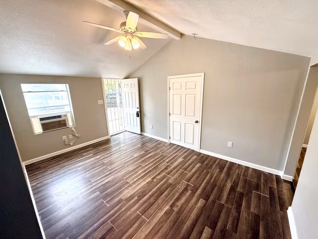 602 Lovett Ave San Antonio, TX 78211 photo 5