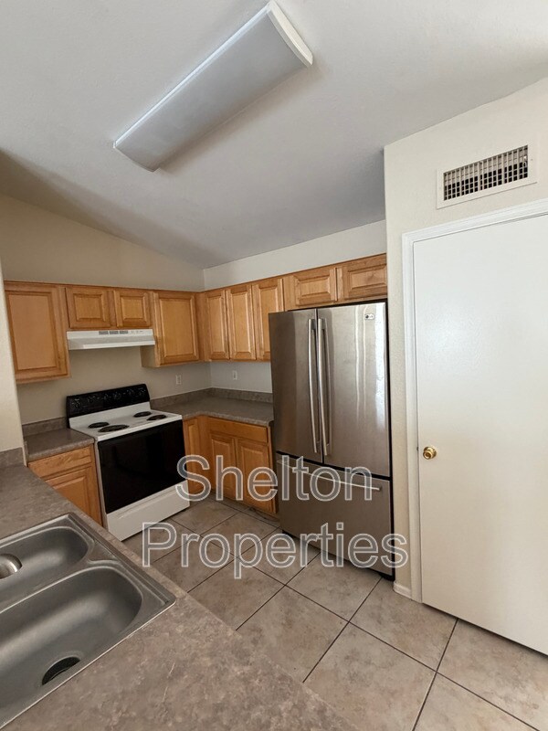 12725 W Hearn Rd El Mirage, AZ 85335 photo 2